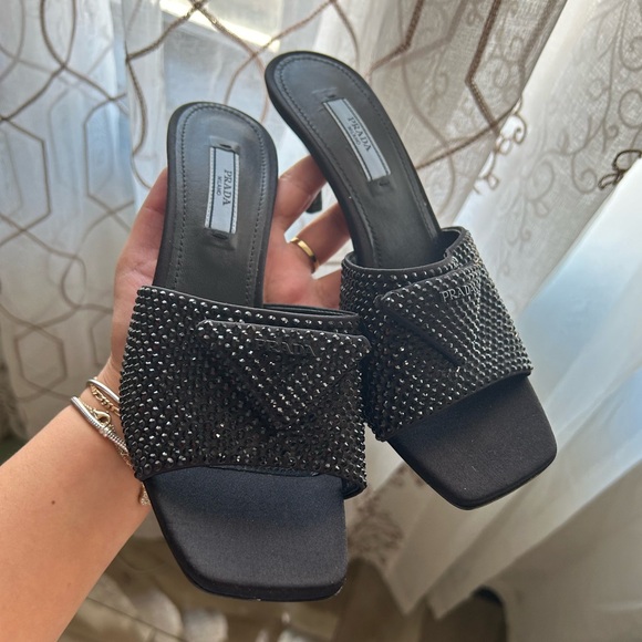 Prada heels - Picture 1 of 4